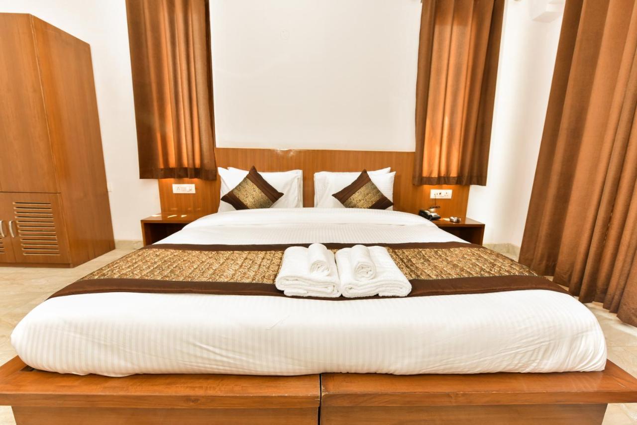 Hotel Luxury Collection Гургаон Экстерьер фото